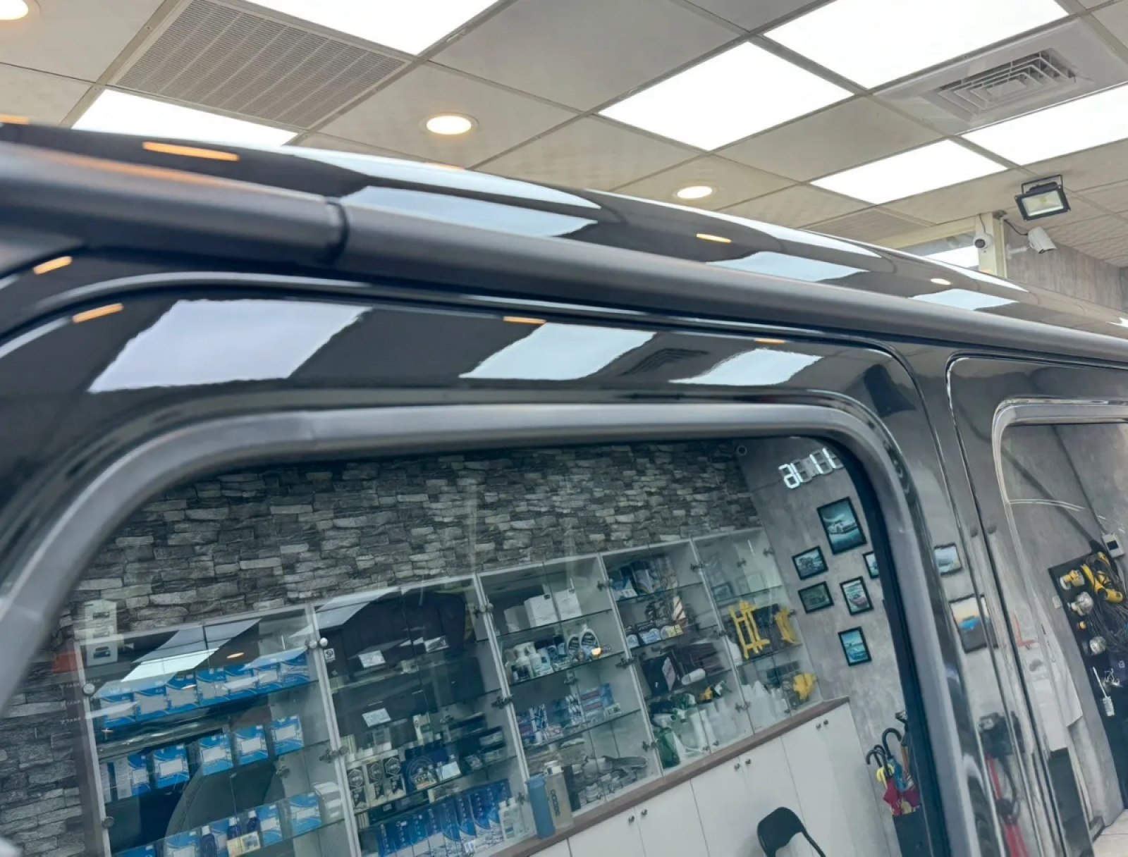卡爾斯車體防護桃園店內施工環境與膜料展示