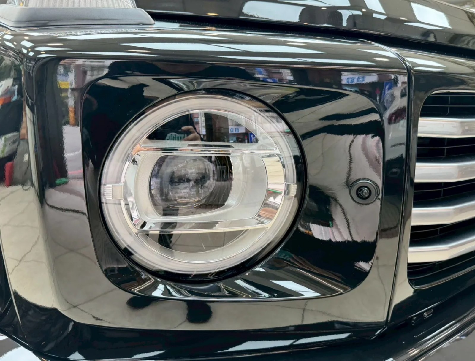 G-Class 大燈犀牛皮貼合細節特寫