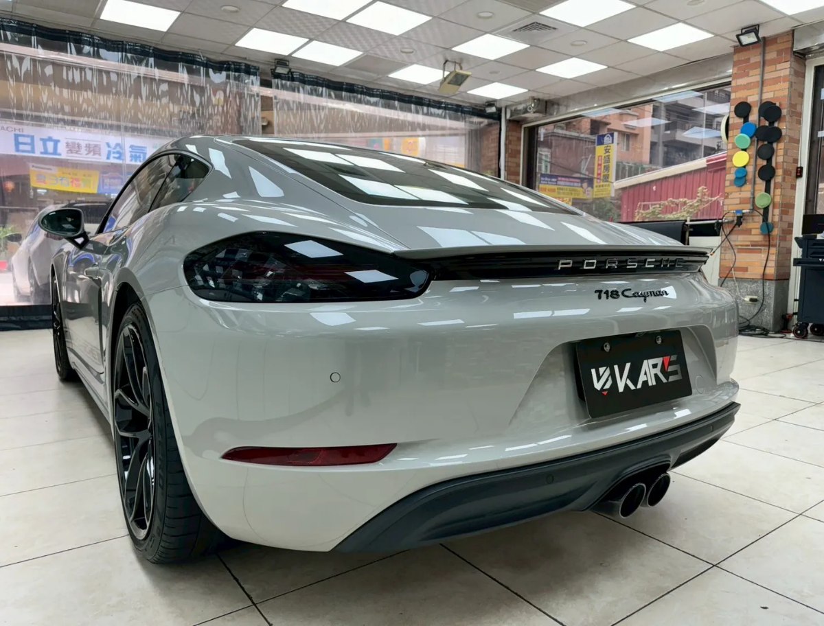 灰色 Cayman 車尾包膜完工實拍