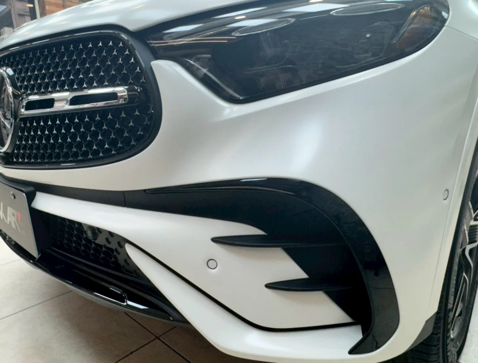 白色 Mercedes CLA 車尾完工實拍