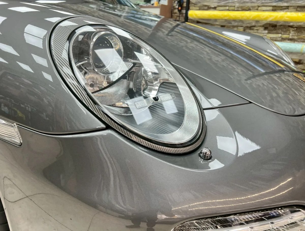 Porsche 911 大燈透明保護膜特寫